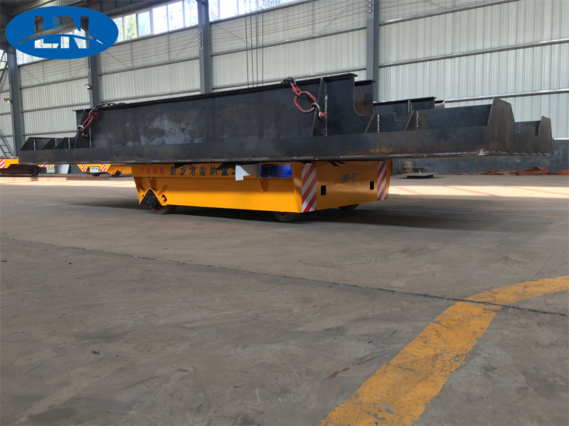 इलेक्ट्रिक फ्लैटबेड ट्रॉली