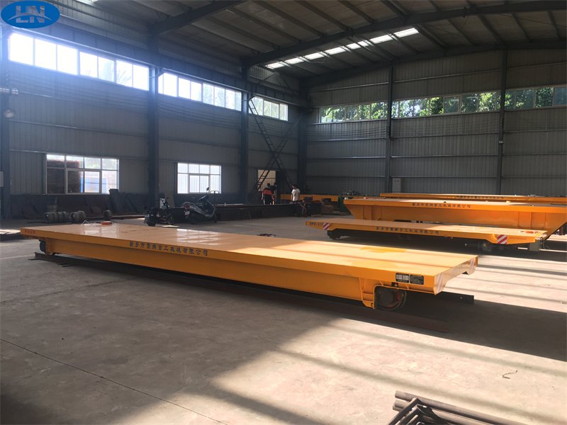 बैटरी संचालित रेल ट्रॉली