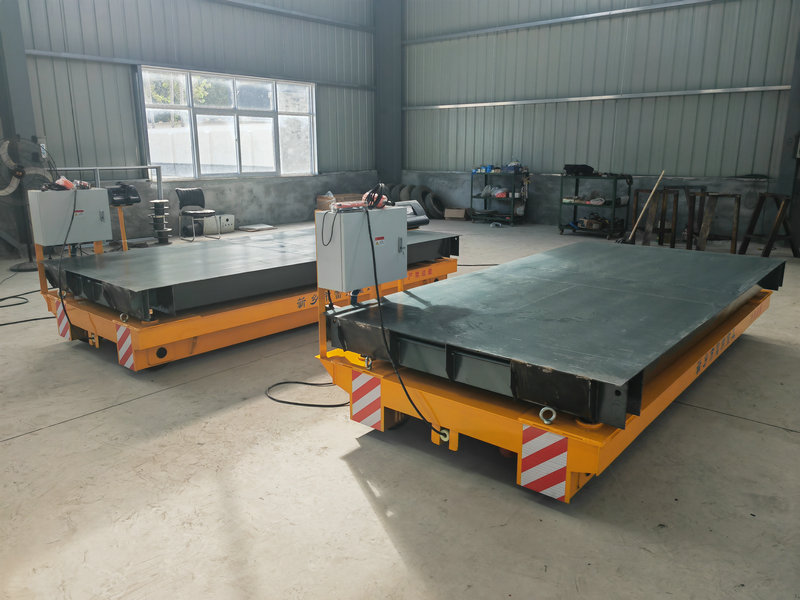 रेल्वे के साथ चलने वाली फ्लैट कार