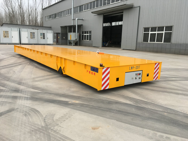 बैटरी बिजली ट्रैकलेस परिवहन कारें