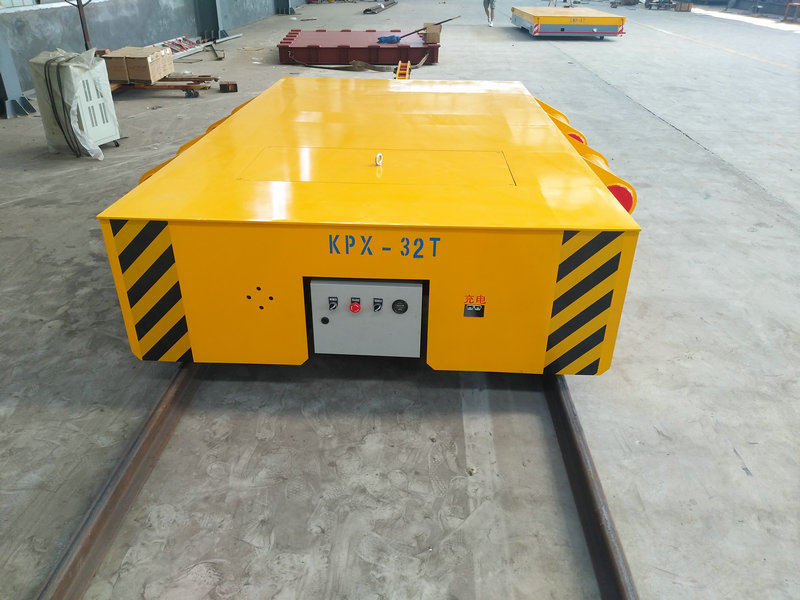 32 टन ट्रॉली ट्रैक्टर से जुड़ा