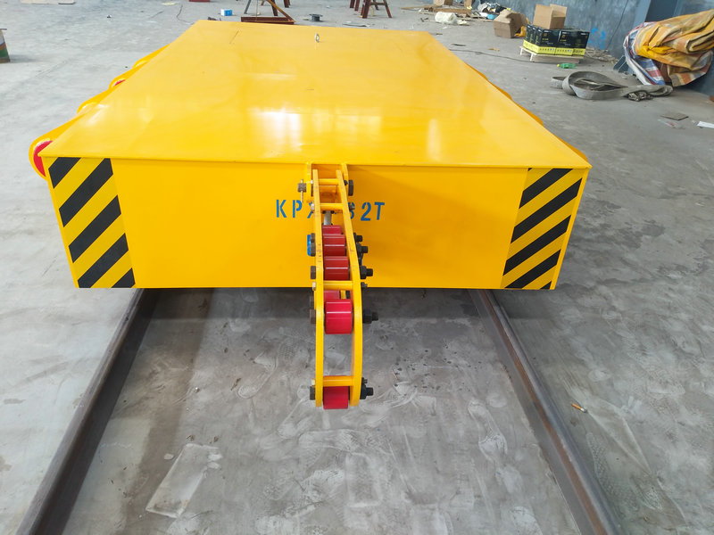 32 टन ट्रॉली ट्रैक्टर से जुड़ा