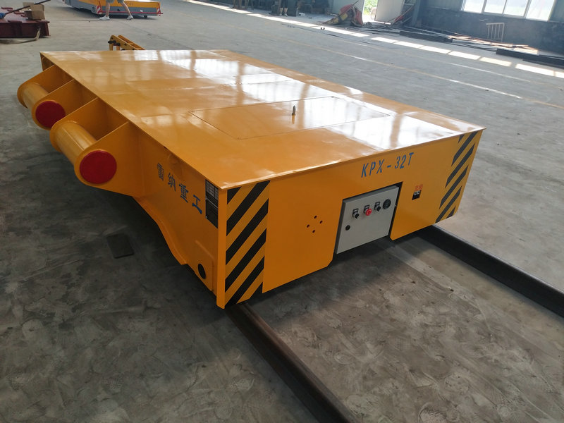 32 टन ट्रॉली ट्रैक्टर से जुड़ा