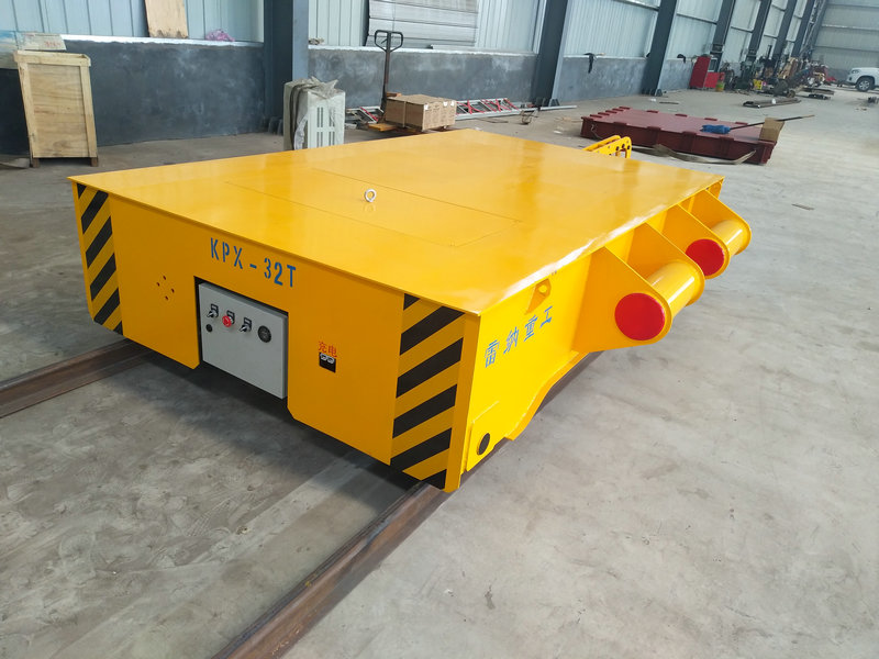 32 टन ट्रॉली ट्रैक्टर से जुड़ा